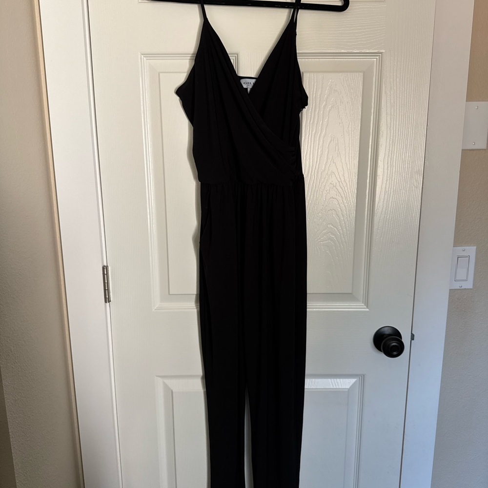Gilli Black Sleeveless V-Neck Jumpsuit
